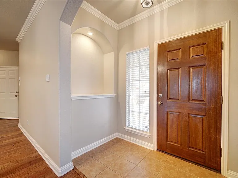 1696 Stonehaven Ln — Photo 5