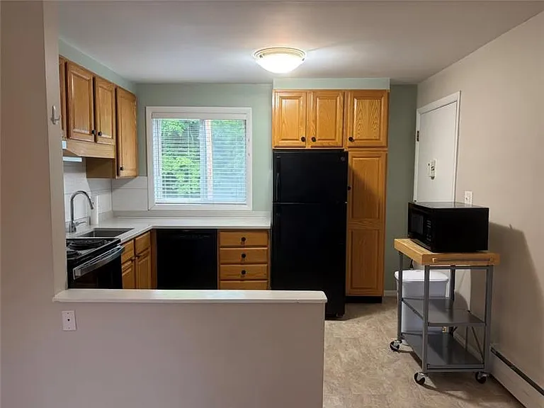 81 Lionel Ave #C — Photo 2