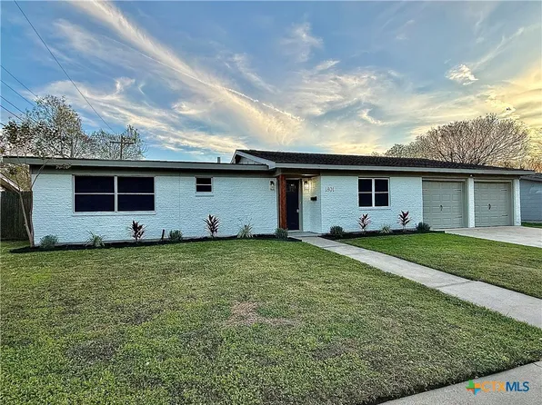 1801 College Dr, Victoria, TX 77901