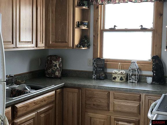 4th image of 46427 Evergreen Ln