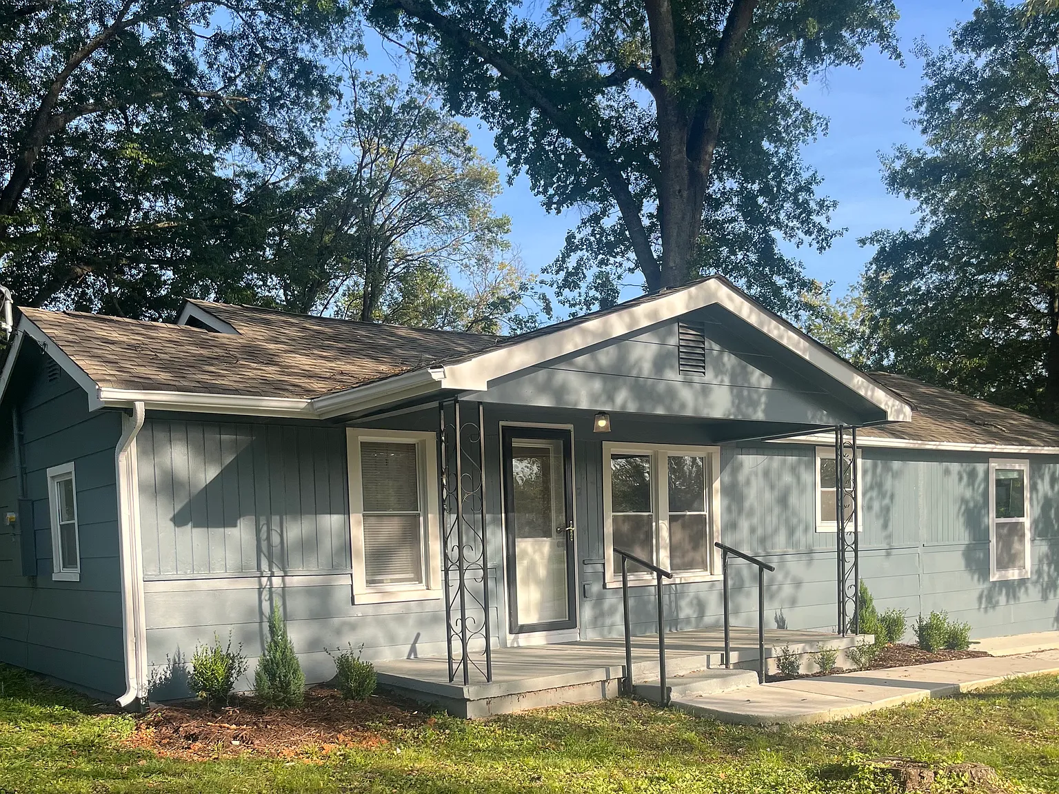 3 bed, 1100 sqft, $1,950 — Photo 2