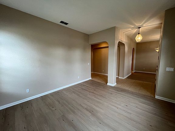 4th image of 1093 Brock Cir