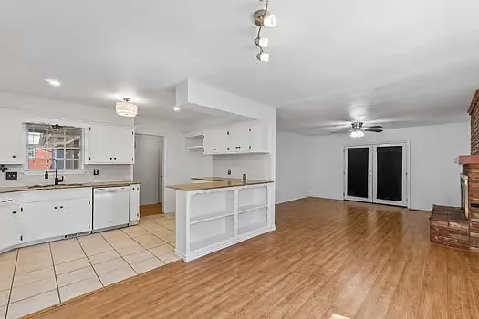 4208 NW 61st Ter — Photo 11