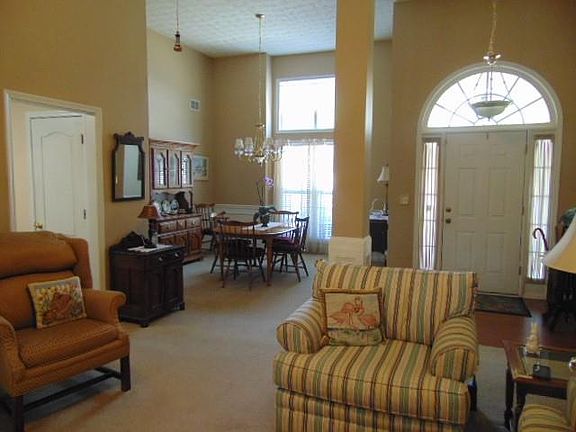 3rd image of 585 Willowwind Dr