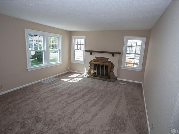 4th image of 2642 Hazel Ave