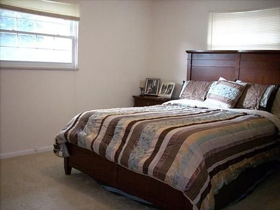 5th image of 327 Gayle Dr