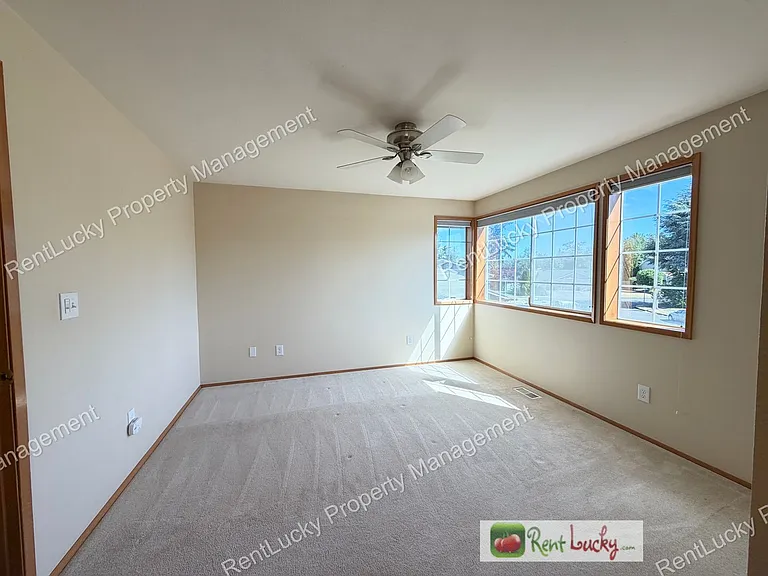3734 Braeburn Dr NE — Photo 18