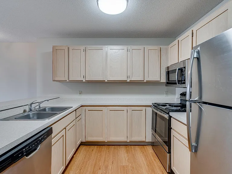 Laurel Village Apartments — Photo 56