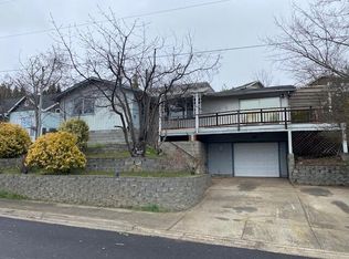 713 S B St, Phoenix, OR 97535