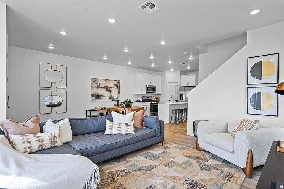 1st image of 488 W Greenstone Pl #1010