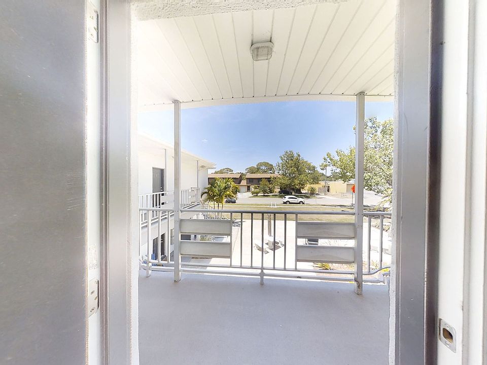 1st image of 426 Palm Ave N APT 9