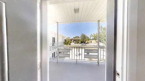 426 Palm Ave N Photo 1