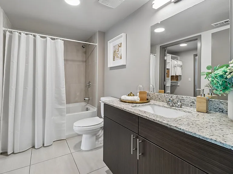 Remi West Dallas — Photo 15