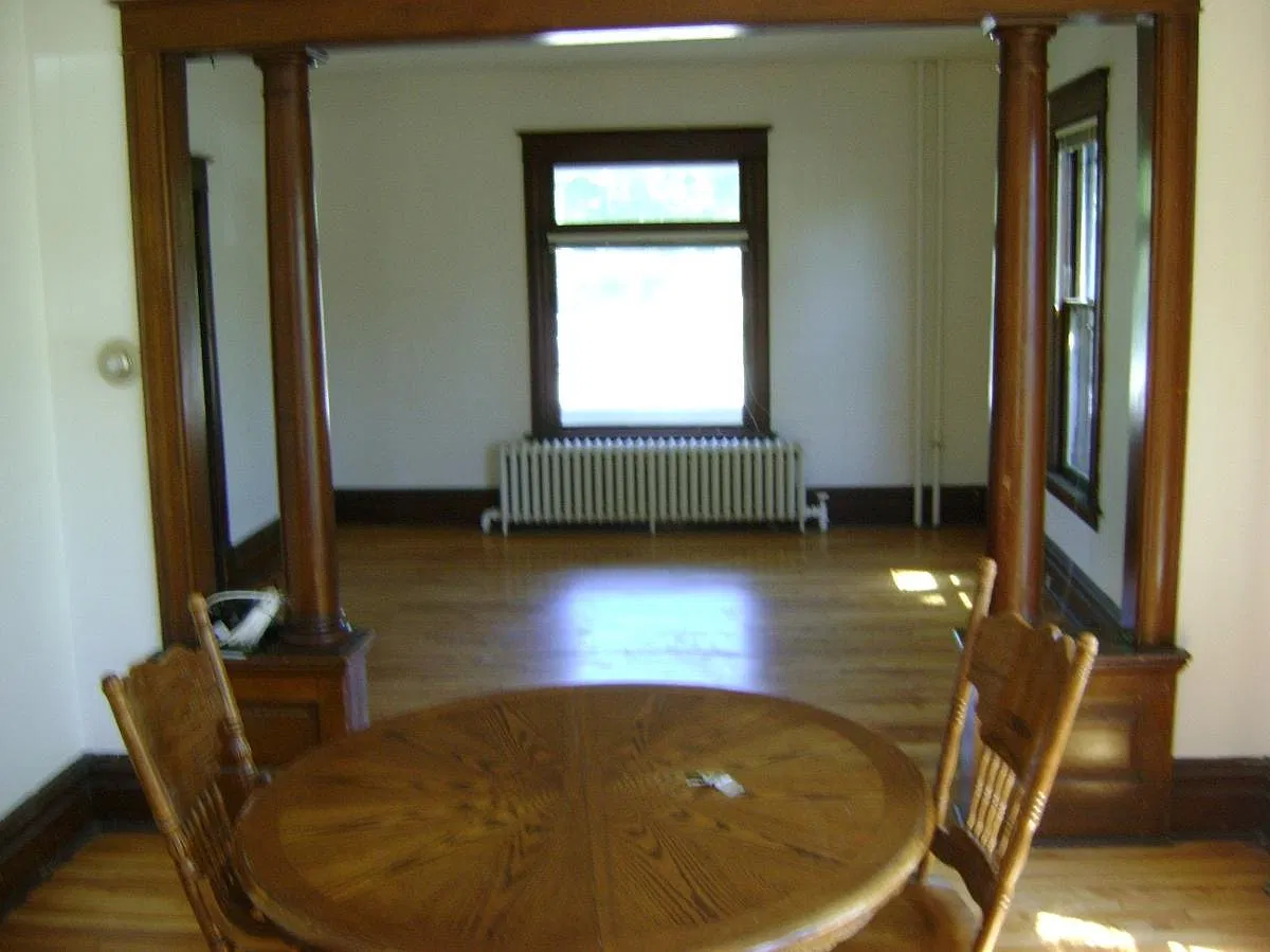 5 bed, 2500 sqft, $2,900 — Photo 3