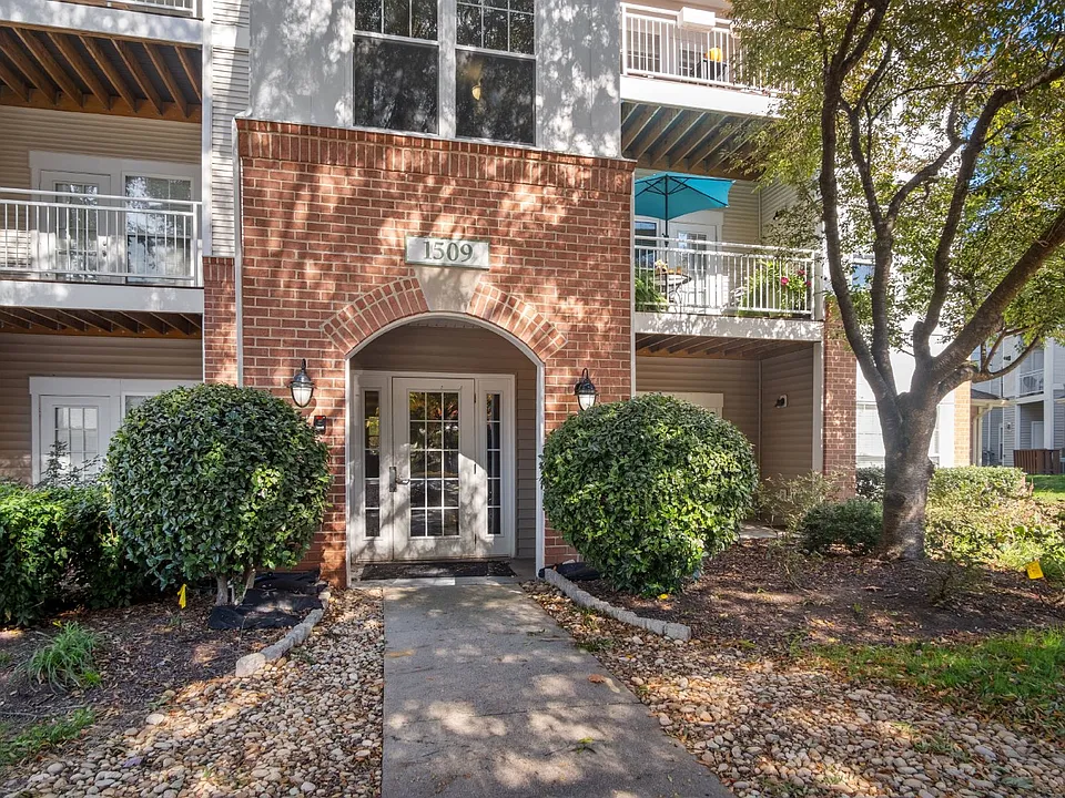 1509 N Point Dr #2