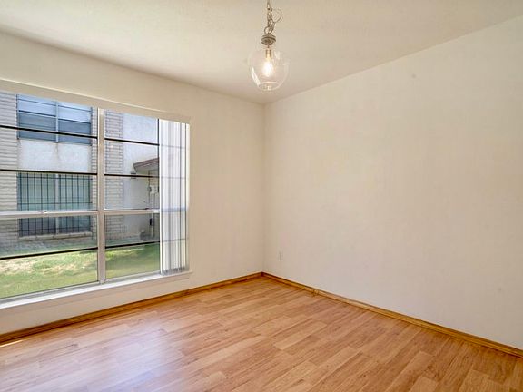 5th image of 10524 Montgomery Blvd NE