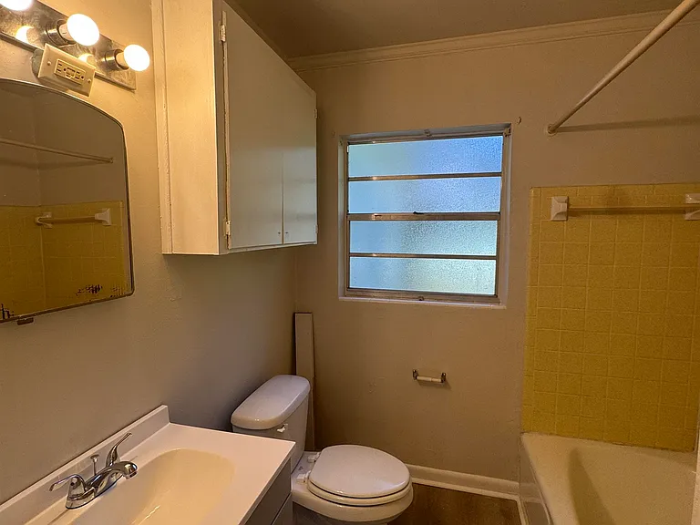 1204 Clay St — Photo 12