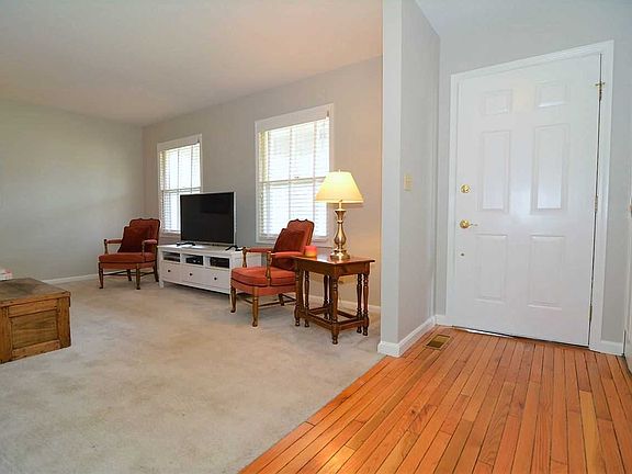 2nd image of 7601 Lincoln Ave