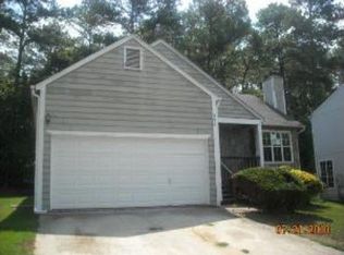 596 Woodcrest Manor Dr, Stone Mountain, GA