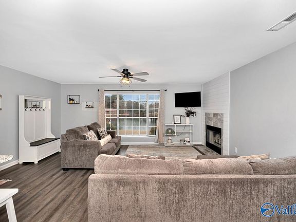 4th image of 299 Waters Edge Ln