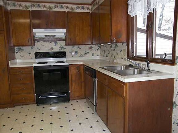 5th image of 17 Berna Ln