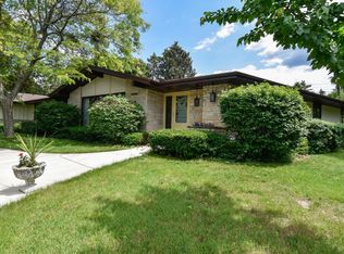 15085 Cascade Dr, Elm Grove, WI 53122