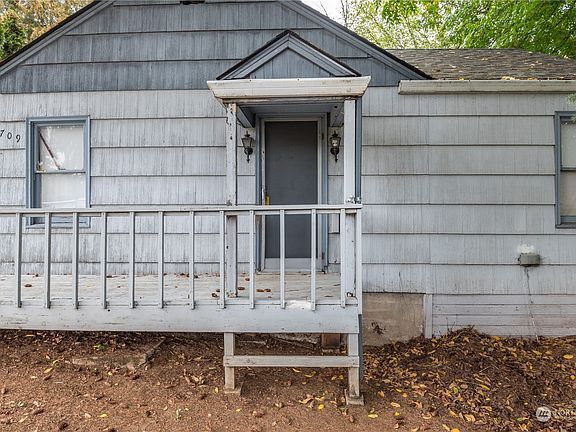 2nd image of 1709 E Reserve Street
