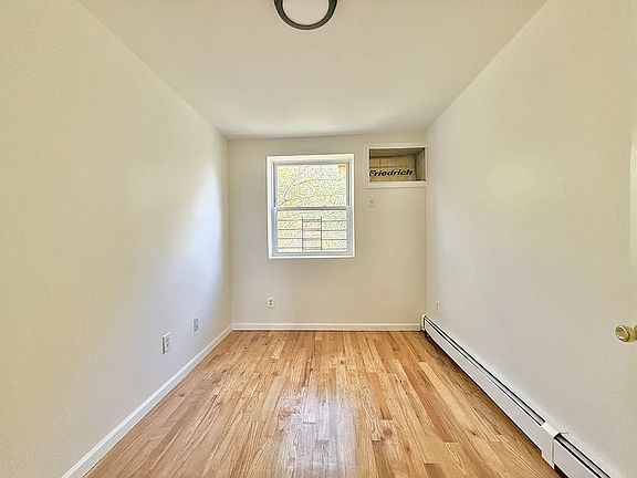 5th image of 1309 Gates Ave #1A