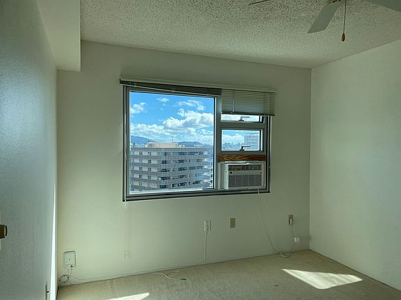 3rd image of 3009 Ala Makahala Pl APT 1412