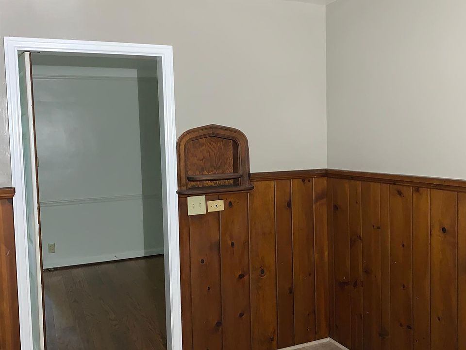 2nd image of 2976 Linwood Ave