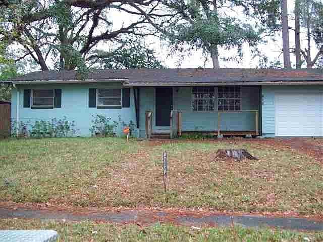 1st image of 415 Fairbanks Dr