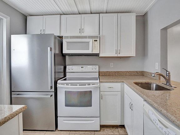 2nd image of 4025 N Federal Highway #212a