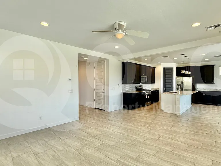 5933 S 25th Ln — Photo 6
