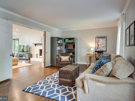3rd image of 8707 Chippendale Ct