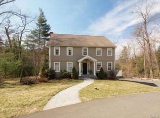 9 Narragansett Trl, Sandy Hook, CT 06482
