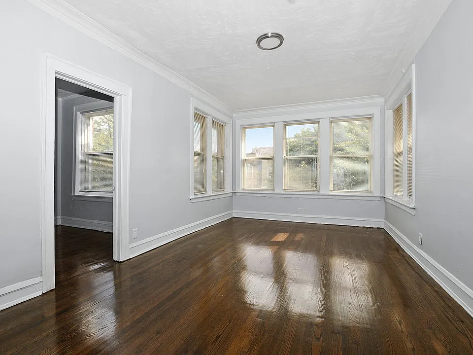 6734-6736 S Clyde Ave