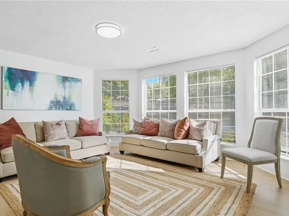 904 Wentworth Ct, Alpharetta, GA 30022