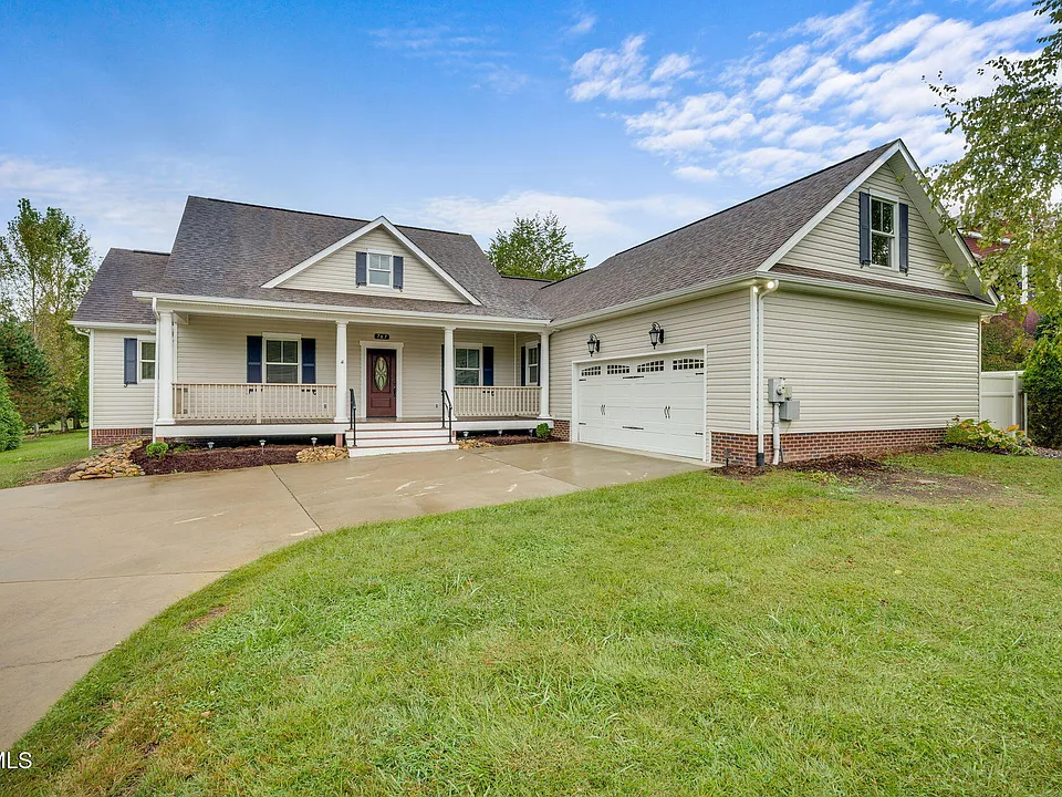 707 Victoria Lee Way