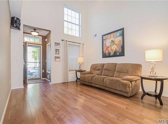 5th image of 210 Kettles Ln