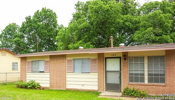3rd image of 562 Lincolnshire Dr