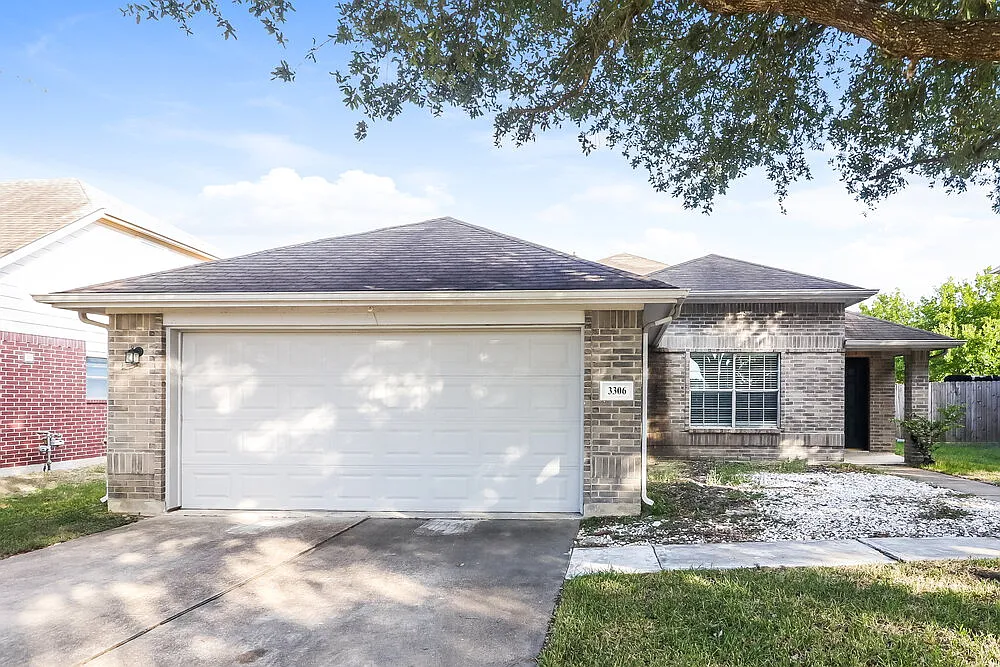 3 bed, 2.0 bath, 1824 sqft, $1,780 — Photo 1