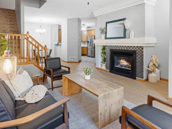 3001 Juniper Ln Unit B, Woodbury, MN 55125