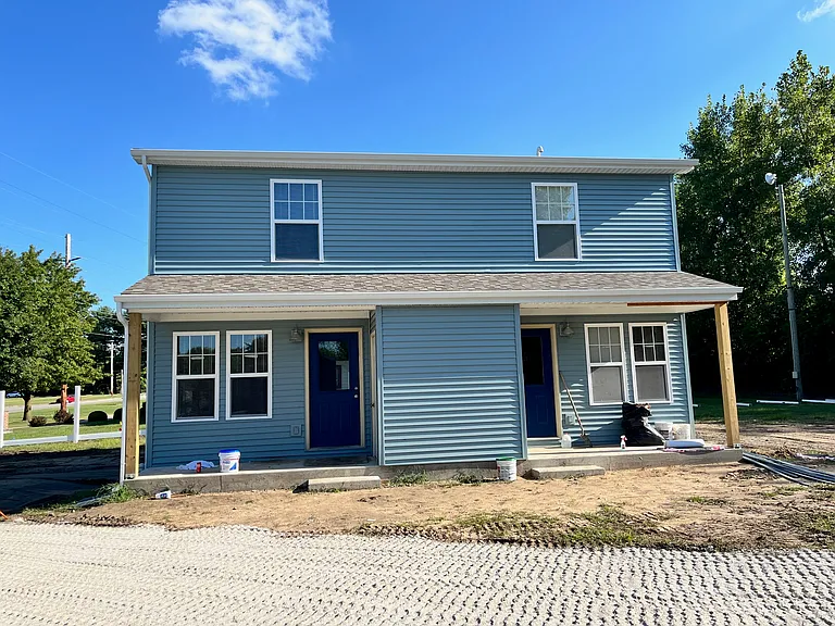 956 Foxwood Ct — Photo 1