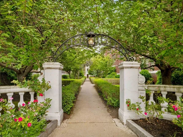 429 Washington St APT 6, Brookline, MA 02446