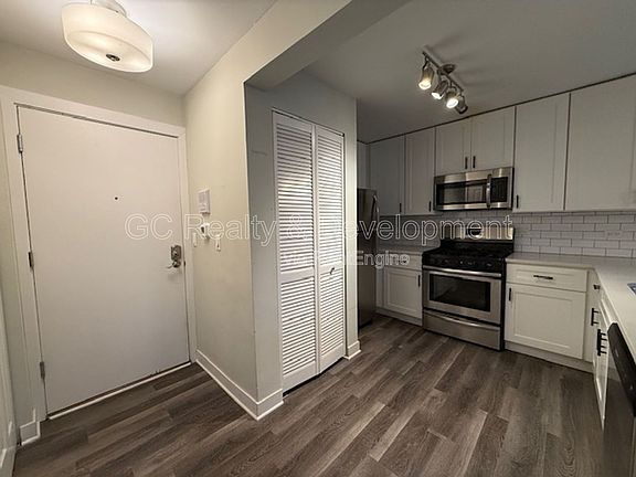 4th image of 800 Graceland Ave #302