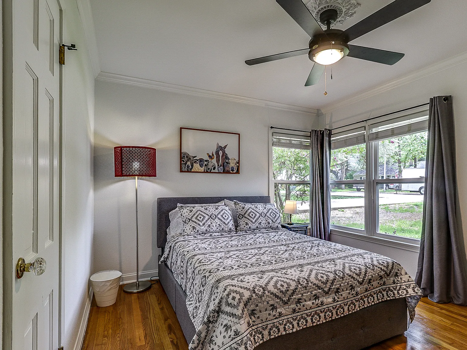 2 bed, 1000 sqft, $4,150 — Photo 4