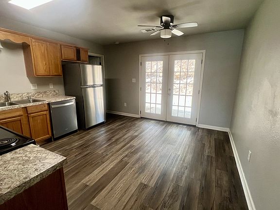 5th image of 1200 Oakview Dr
