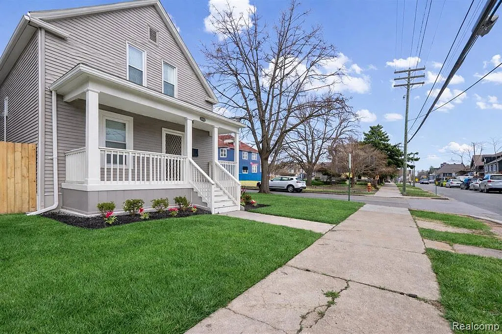3 bed, 1.5 bath, 1214 sqft, $1,800 — Photo 2