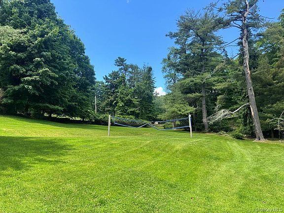 4th image of 255 Mountain Road