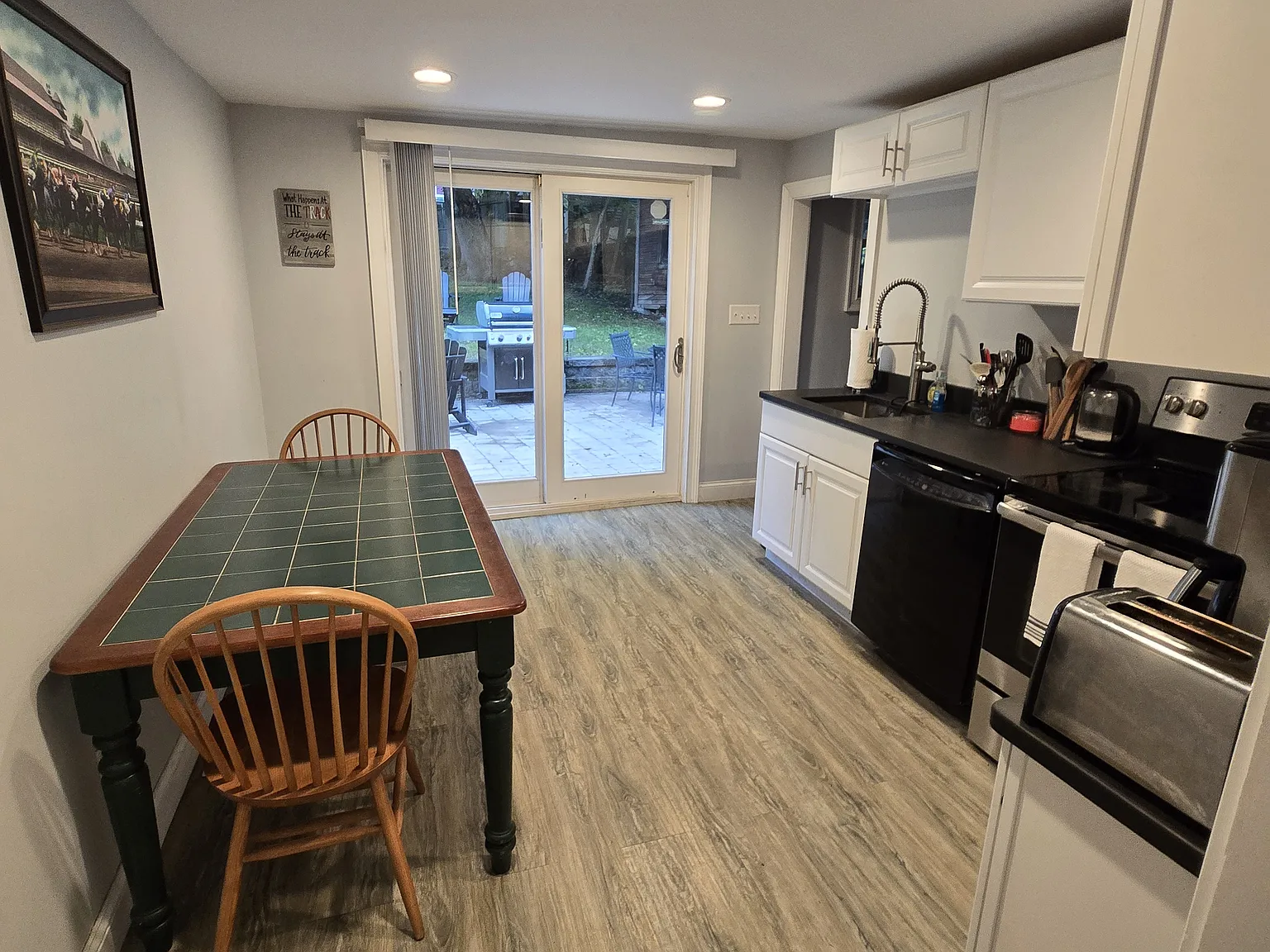 3 bed, 1035 sqft, $3,300 — Photo 4